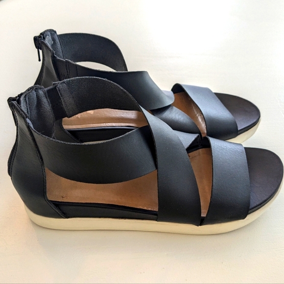 UNIVERSAL THREAD Hummingbird Ankle Strap Sandals - Picture 3 of 9